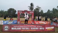 Lurah Kelurahan Goto saat Menyampaikan Sambutan sekaligus Menutup Kegiatan Festival Sepak Bola Usia 9 Tahun bertajuk Marijang Fest 2026